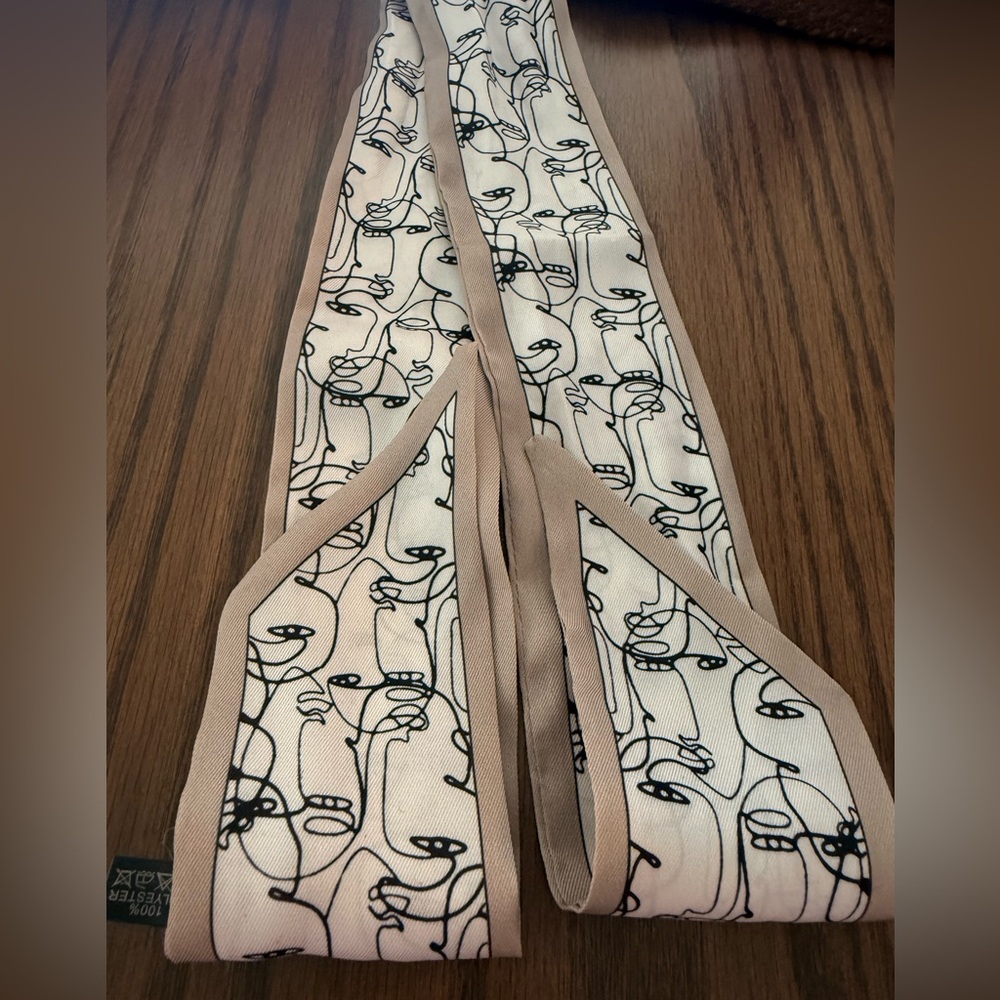 Printed Scarves - Picture 2 of 4